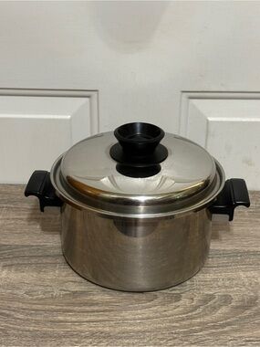 ROYAL QUEEN 3 PLY MULTI-CORE STAINLESS STEEL 3 QT. PAN WITH LID